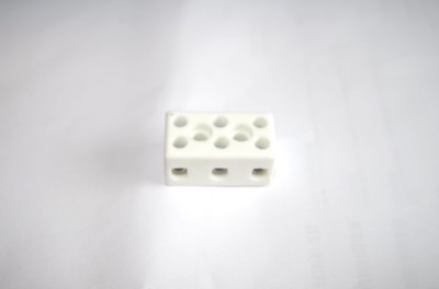 Złączka gwintowa porcelanowa 4mm 3-torowa